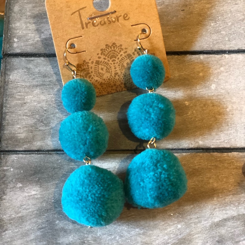 Pom Pom earrings
